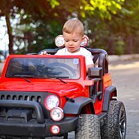 Kétszemélyes elektromos autó 1 éves kortól. Segítünk választani!